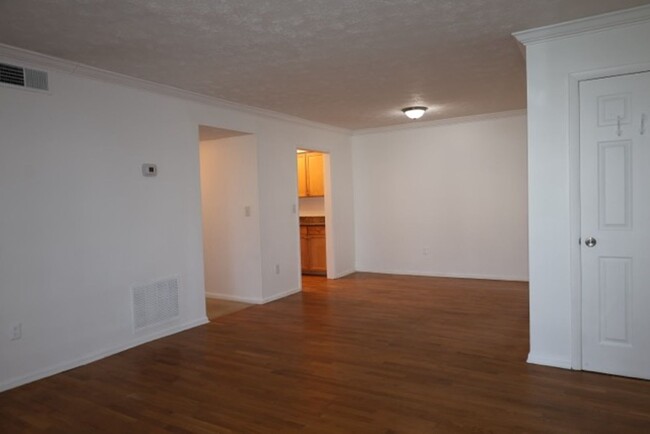 Building Photo - 2 bed 2 Baths Condominium-Rent (*2nd Month...