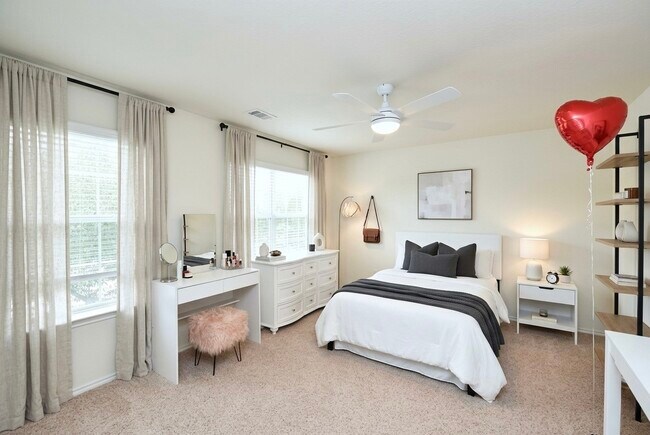 Building Photo - 7215 Ravenswood