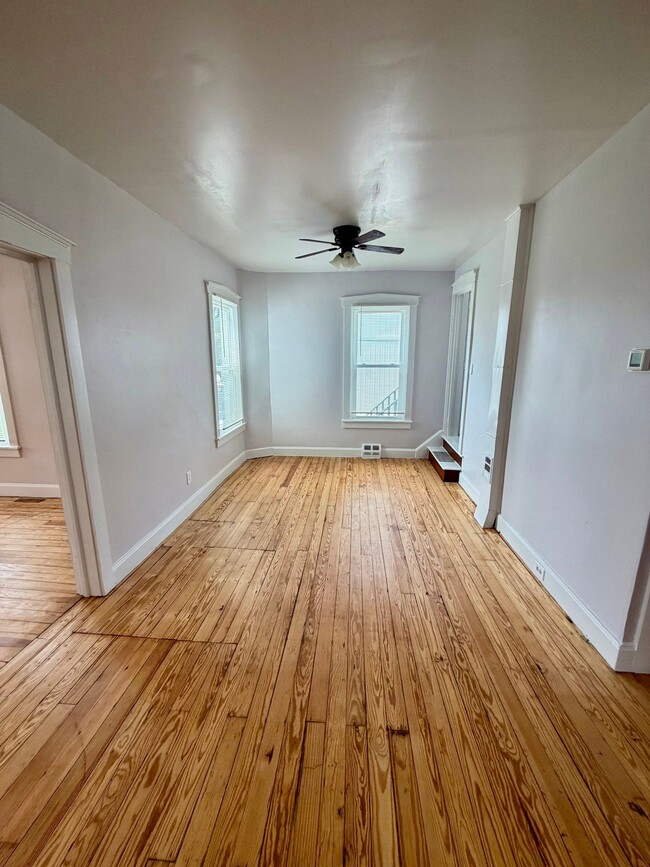 Building Photo - 37 N Kinzer Rd