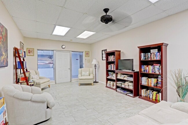 Building Photo - 2680 Barkley Dr W