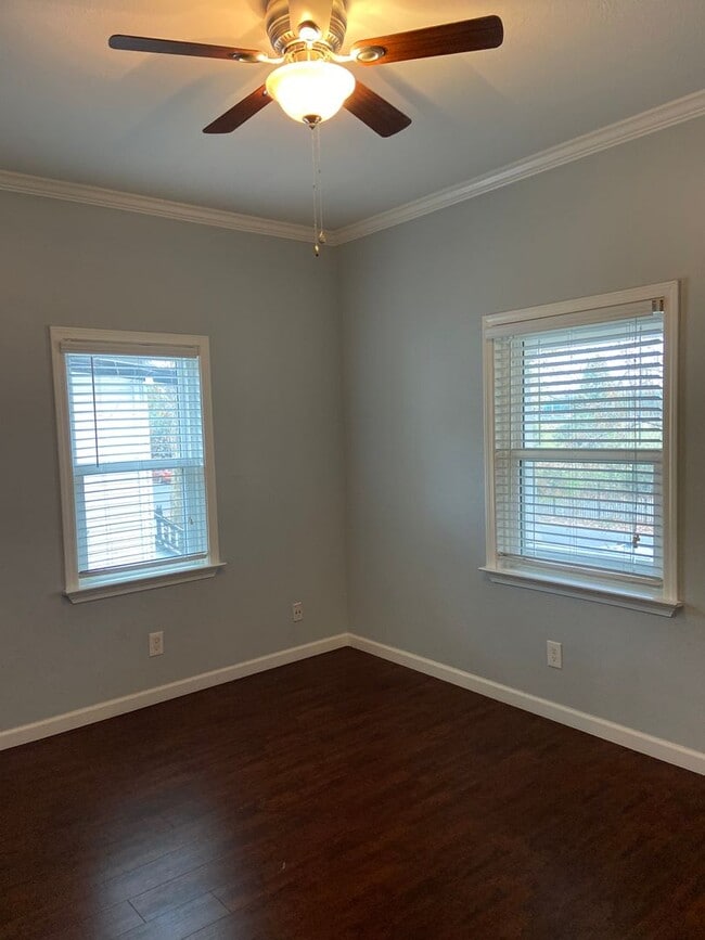 Building Photo - Beautiful 2 Bdrm, 1 Bath Downtown Sac Remodel!