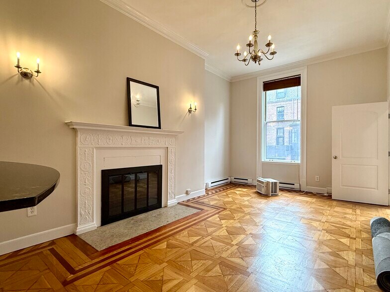 Primary Photo - 181 Beacon St