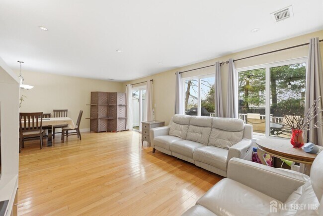 Building Photo - 10 Coventry Ct