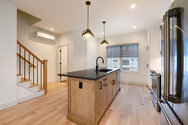 Building Photo - 2620 Main St