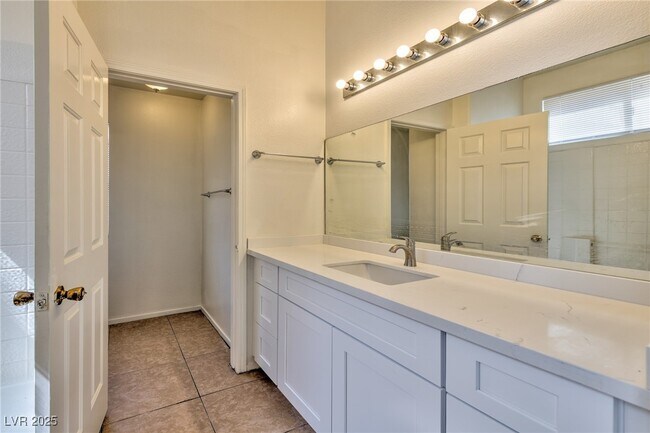 Building Photo - 2559 W Richmar Ave