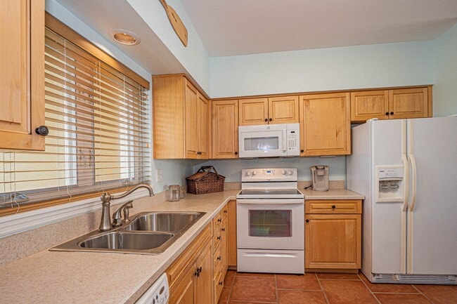 Building Photo - 5060 Harmony Cir