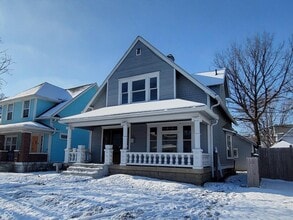 Building Photo - 852 N Rural St