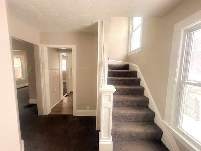 Building Photo - Beautiful 4-bedroom townhome!