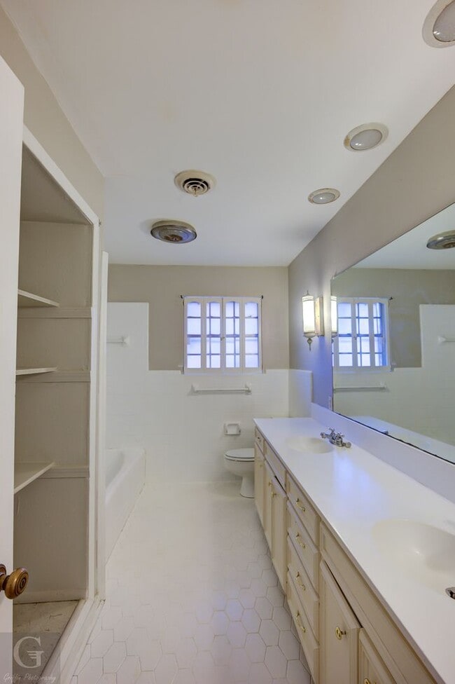 Building Photo - Rental Property