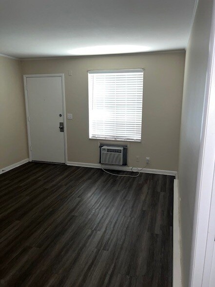 Building Photo - 2601 Hillsboro Pike