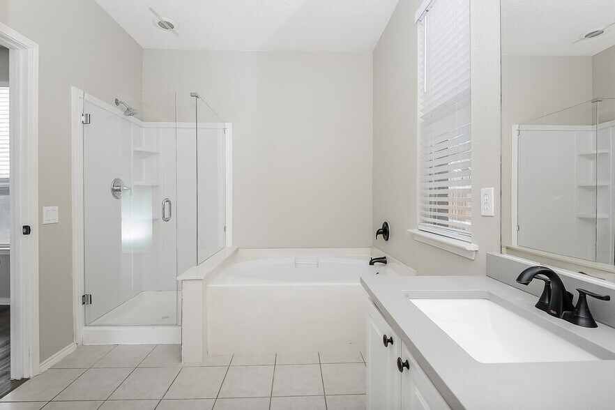 Building Photo - 8212 French Quarter Ln