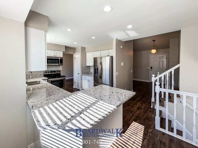 Building Photo - Remodeled & Ready 5 bed in Sandy