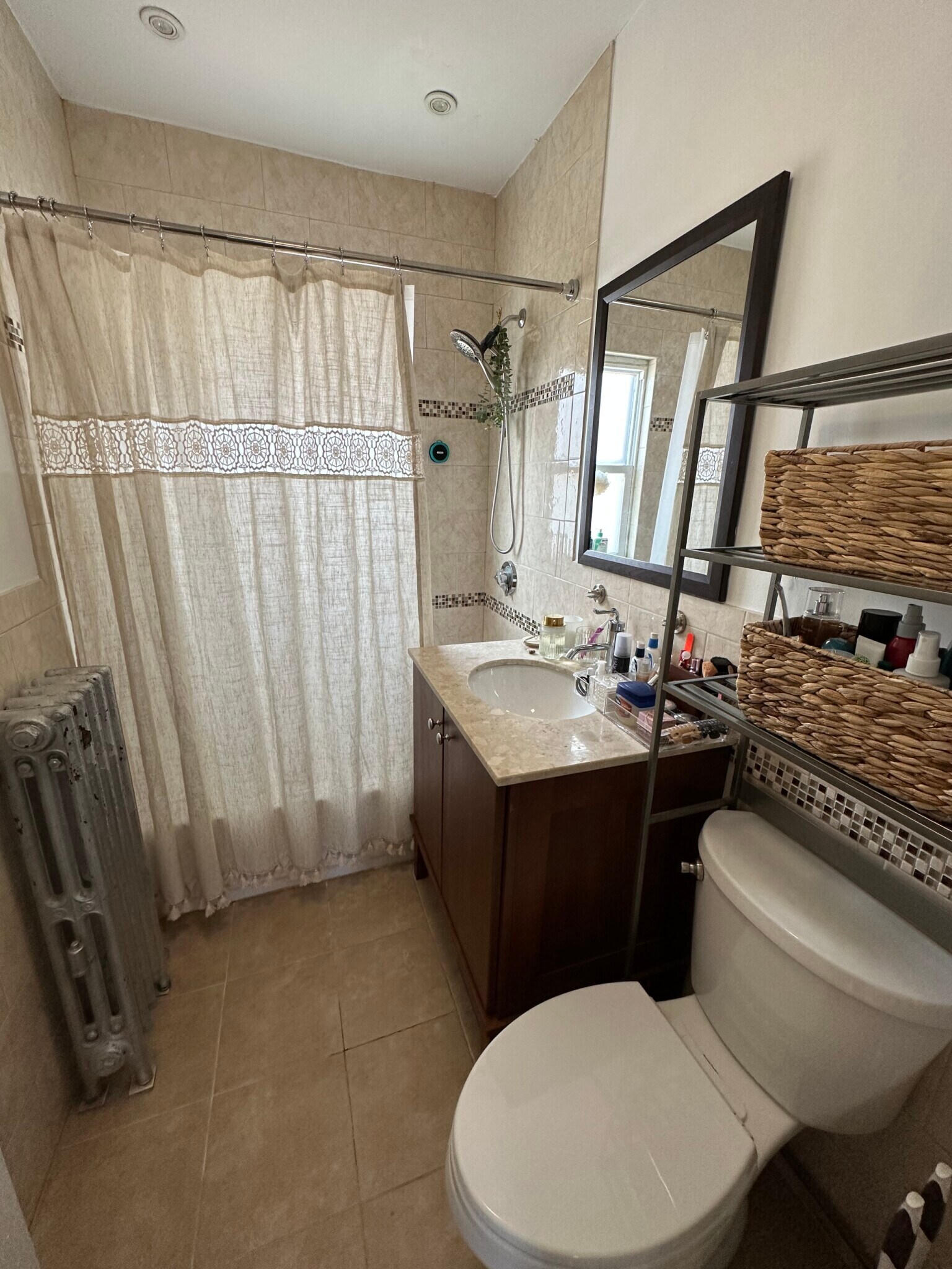 Building Photo - 19 Larose Pl