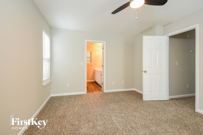 Building Photo - 302 Pinehurst Way