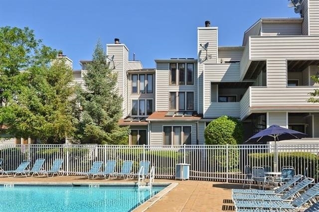 Building Photo - 750 Mainsail Ln
