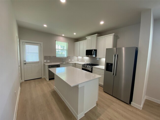 Building Photo - 40414 Gerygone Ln