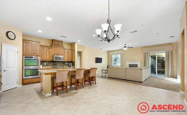 Building Photo - 5 Bedroom | 3 Bathroom House — Bakersfield (93314)