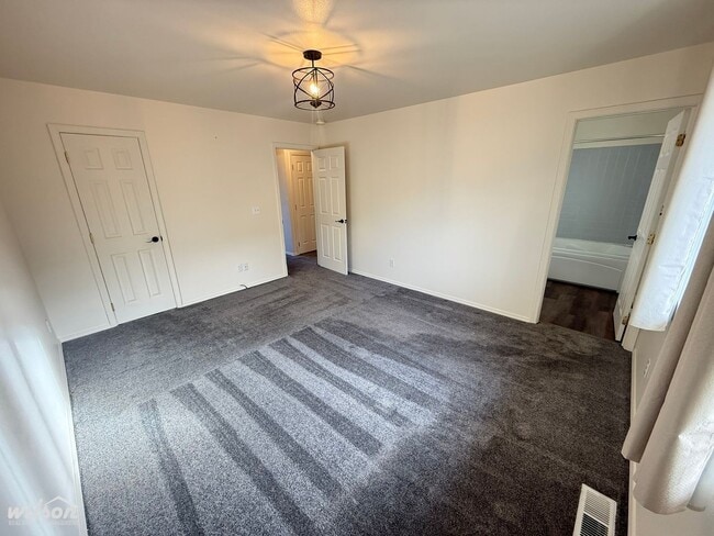 Building Photo - West Valley Rental – 2 Bed, 2 Bath, Large Living Area