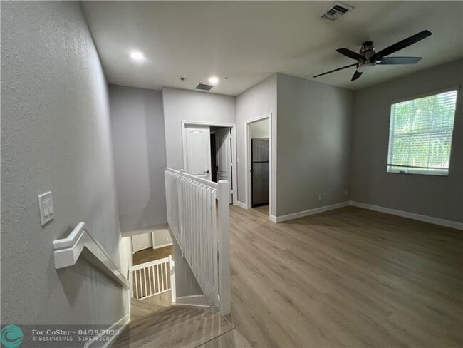 Building Photo - 9428 SW Merlin Ct