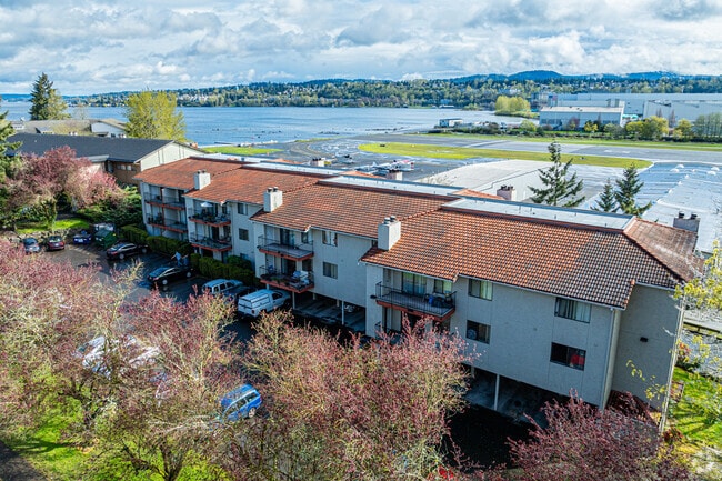 Building Photo - Bryn Mawr Plaza Apartments