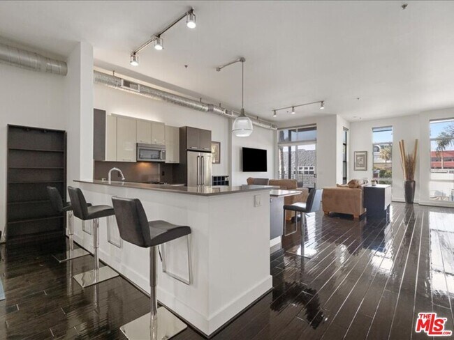 Building Photo - 13320 Beach Ave