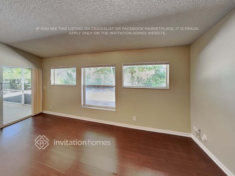 Building Photo - 5831 NW 40th Ln