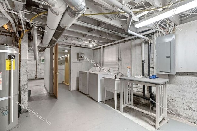 Building Photo - 4 Bedroom, 3 Bathroom Home 3000 + Square feet - A Must See In Abernethy School Boundary