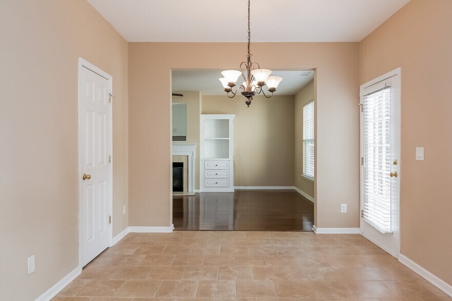 Building Photo - 6014 Colonial Garden Dr