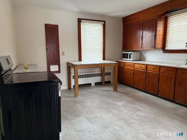 Building Photo - 9 Jennings St