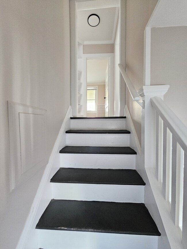 Building Photo - 724 Kinnaird Ave