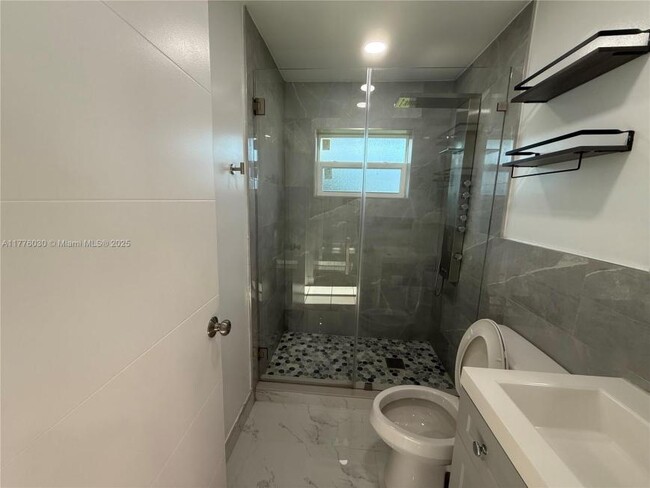 Building Photo - 2 bedroom in Hollywood FL 33023