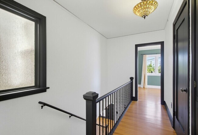 Building Photo - Historic Charm Meets Modern Living – Stunning 5 Bedroom Home on Iconic Myrtle Avenue