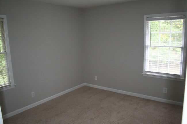 Building Photo - Live at the Center of Modern Conveniences & Entertainment.(500.00 off first full months rent)