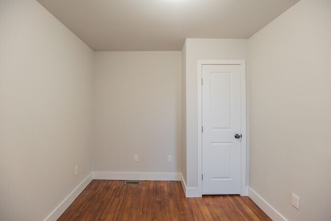 Building Photo - 1227 S Peach St