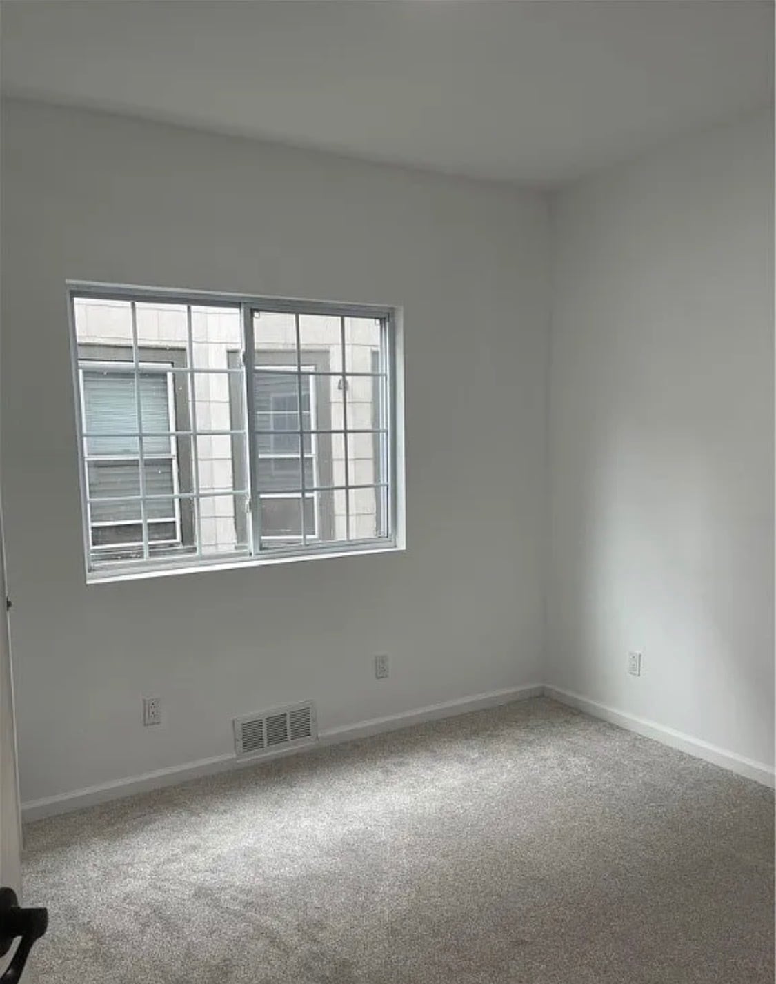 Building Photo - 48 Laurel St