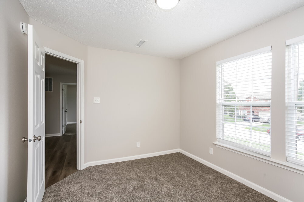 Building Photo - 5609 Woodland Trace Blvd