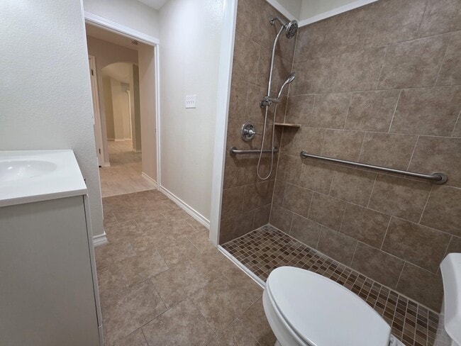 Building Photo - 1703 Violeta Ct