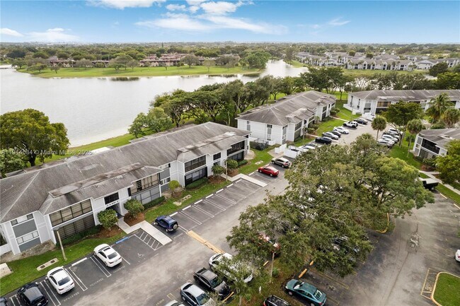 Building Photo - 9719 Hammocks Blvd