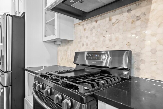 Building Photo - 5526 Darschelle Dr