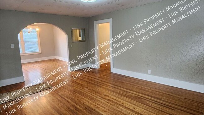Building Photo - Charming Fully Renovated 4-Bedroom Home in...