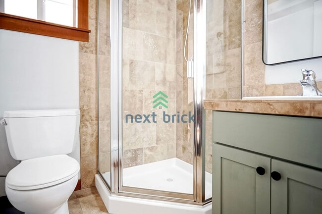Building Photo - 3 BED & 3 BATH TOWNHOME FOR RENT