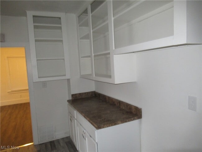 Building Photo - 118 W Glendale St