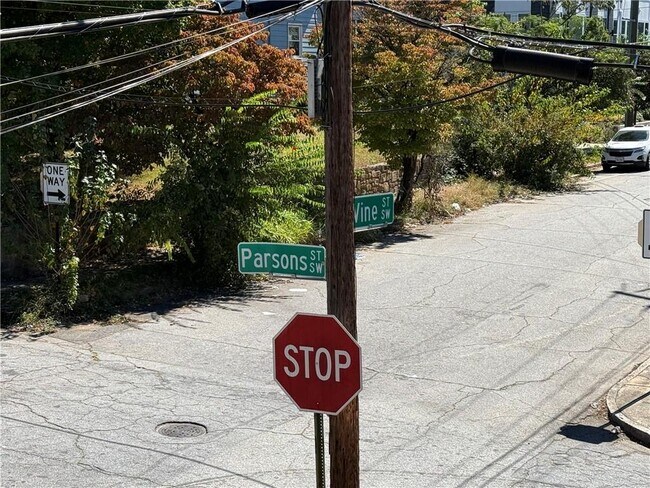 Building Photo - 117 Vine St SW