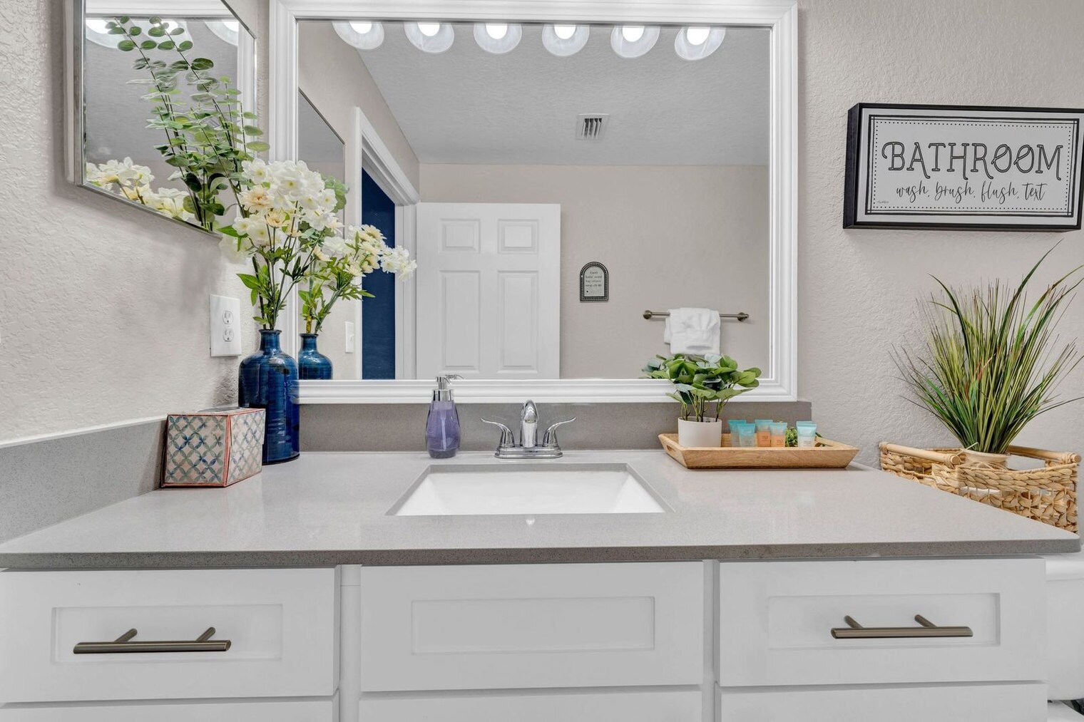 Building Photo - 9763 Magnolia Blossom Dr