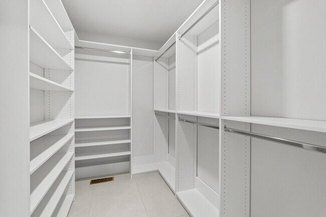 Building Photo - 5704 Woodside Ave