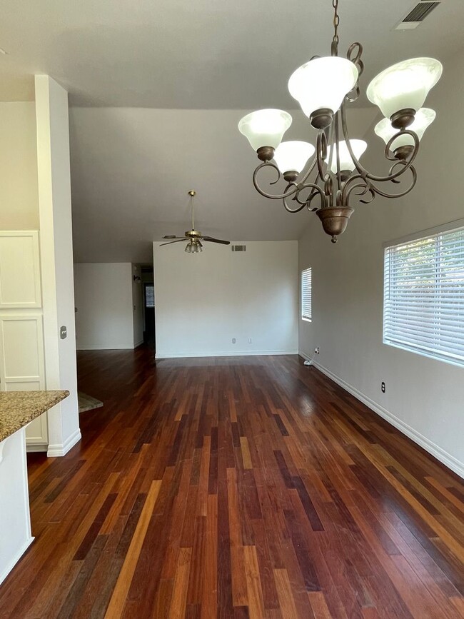 Building Photo - Charming 4 Bedroom Home For Rent