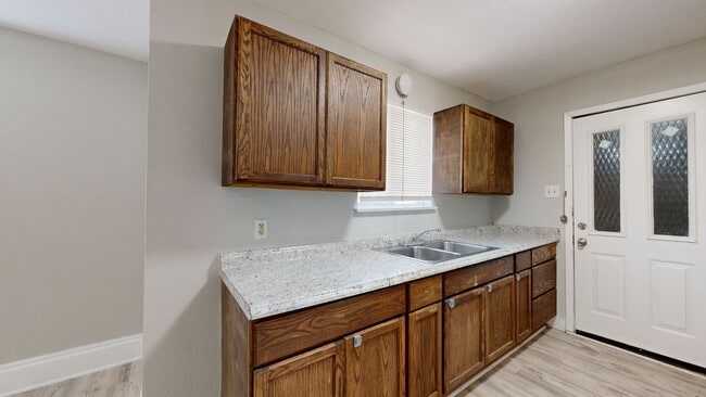 Building Photo - 2 WEEKS FREE!!! RENT REDUCED TO $1,195!!!