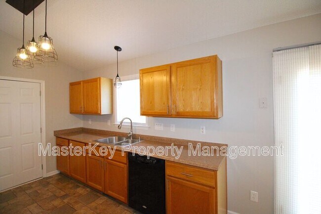 Building Photo - 305 Noonday Ct