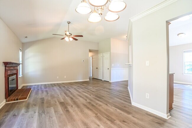 Building Photo - 3705 Arthur St