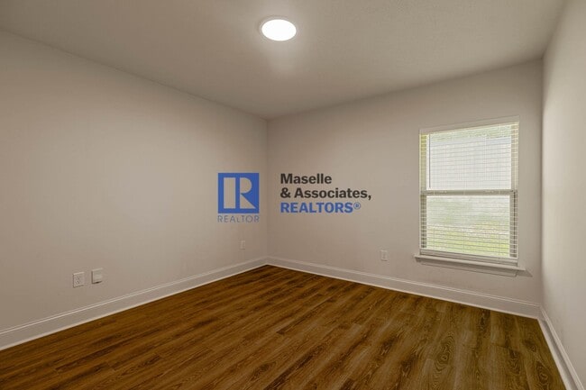 Building Photo - 3 Bed/2 Bath Home in Silver Ridge